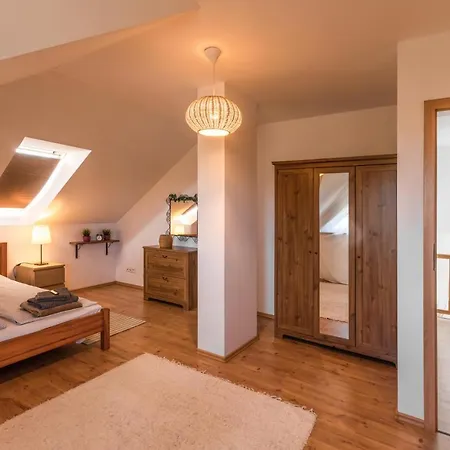 Mit Garten Nyaraló *