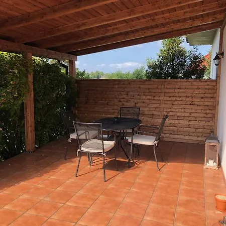بيت للعطل Mit Garten